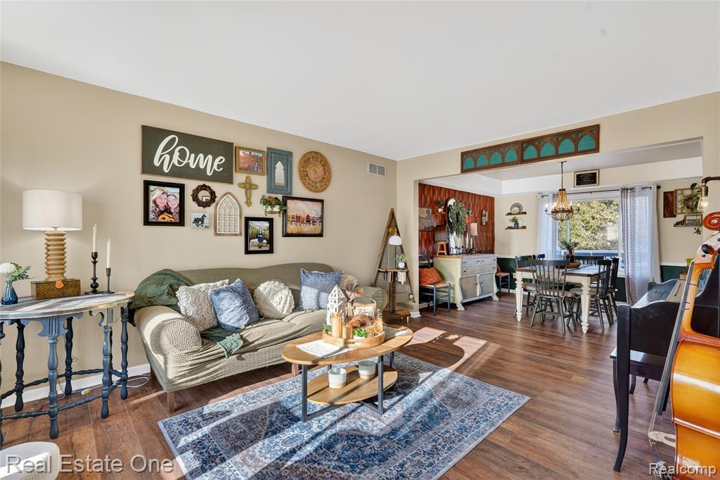 564 Dorchester Way, Milford, MI 48381 — Photo 6