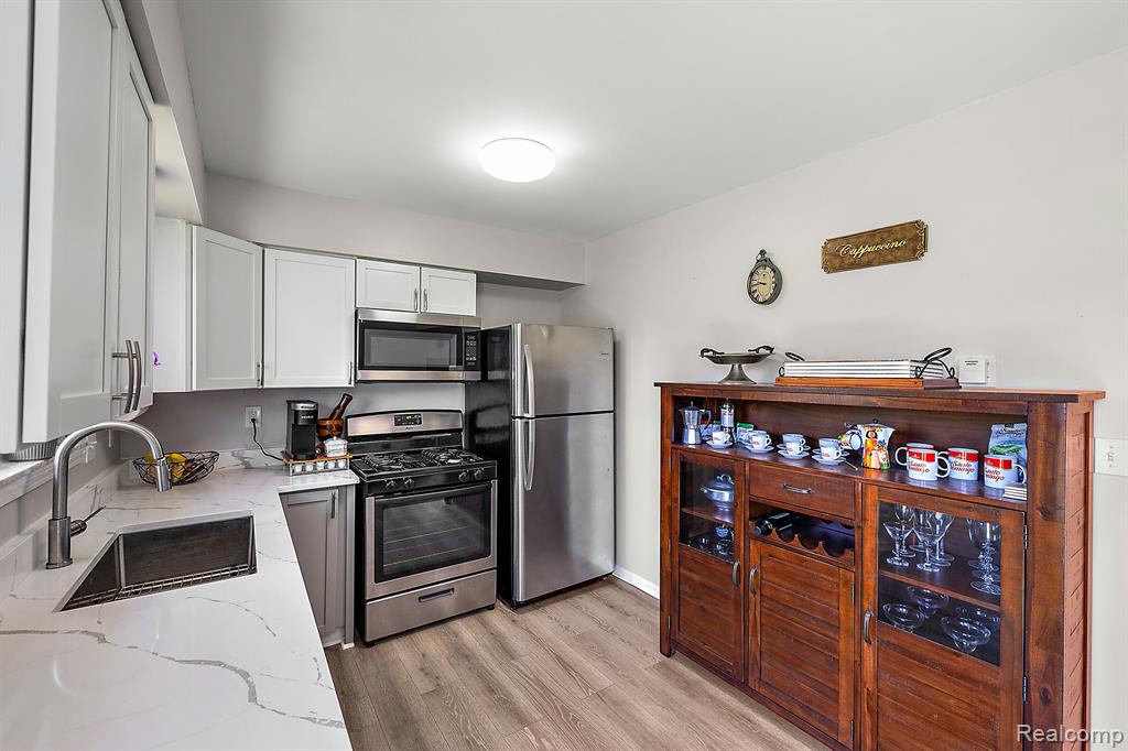 350 Oakwood Road, Ortonville, MI 48462 — Photo 12