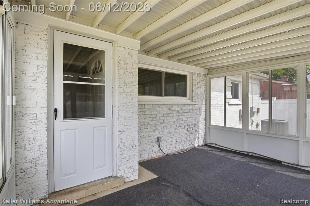 23111 Scotia Road, Oak Park, MI 48237 — Photo 37