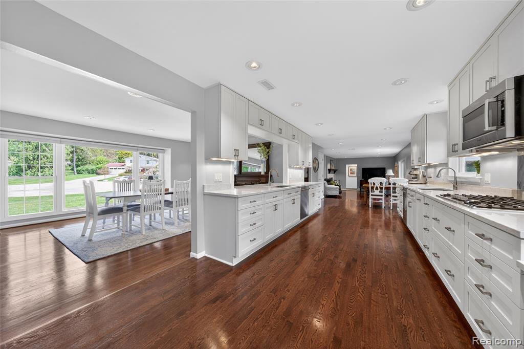 3717 Tyrconnel Court, West Bloomfield, MI 48323 — Photo 8