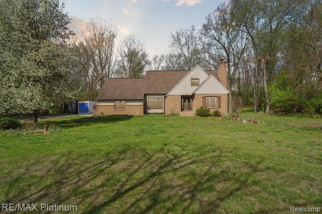 5440 BRADFORD Circle, Brighton, MI 48114 — front exterior