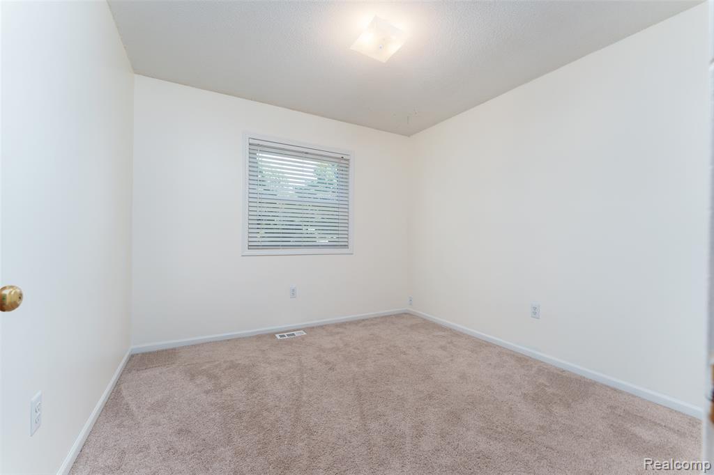 903 Jones Street, Howell, MI 48843 — Photo 12