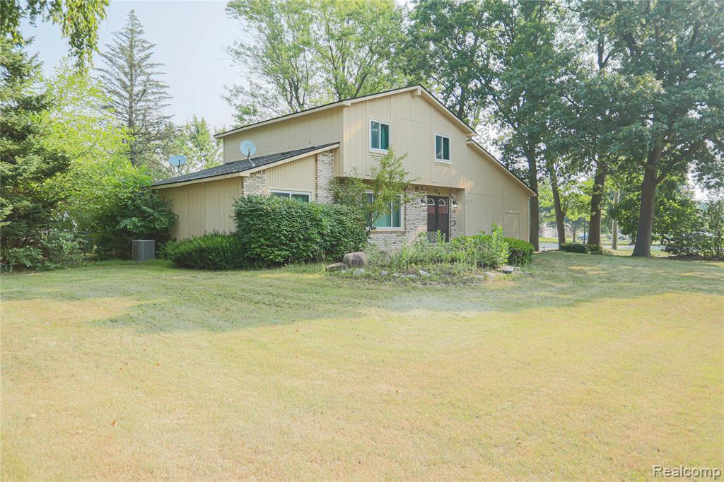 7014 Marco Drive, Waterford, MI 48327 — Photo 2