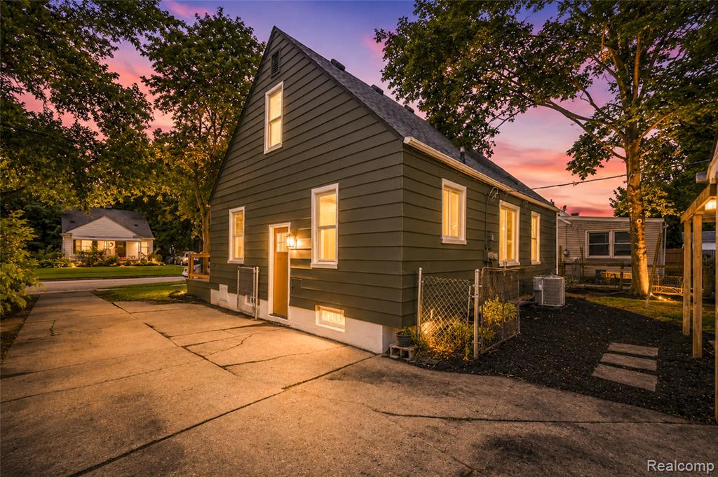 2330 Buckingham Avenue, Berkley, MI 48072 — Photo 5