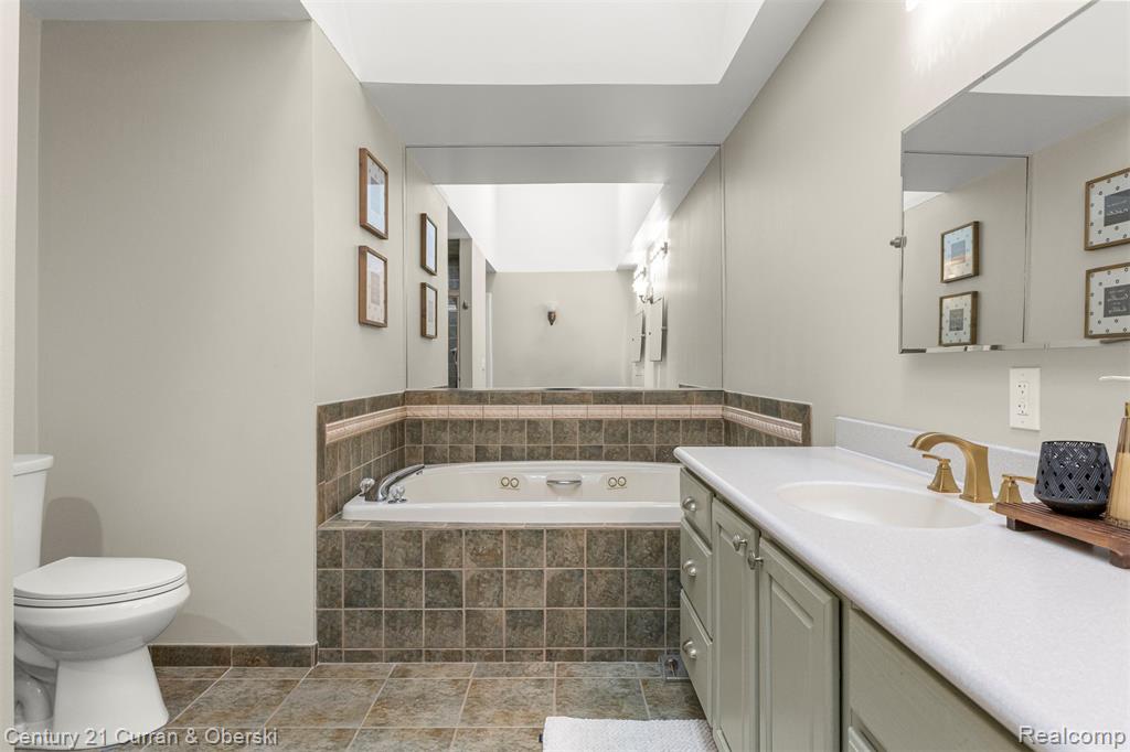 5 Timberlane Court, Dearborn, MI 48126 — Photo 28