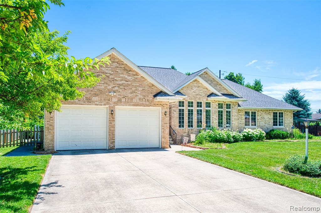 5382 Meadowlawn Road, Fowlerville, MI 48836 — Photo 3