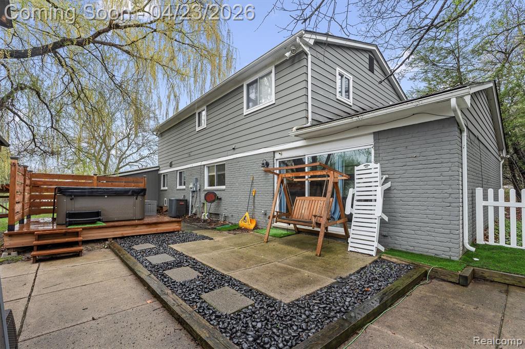 3226 Hartslock Woods Drive, West Bloomfield, MI — Photo 36