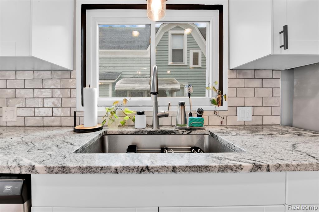81 CROCKER Boulevard, Mount Clemens, MI 48043 — Photo 15
