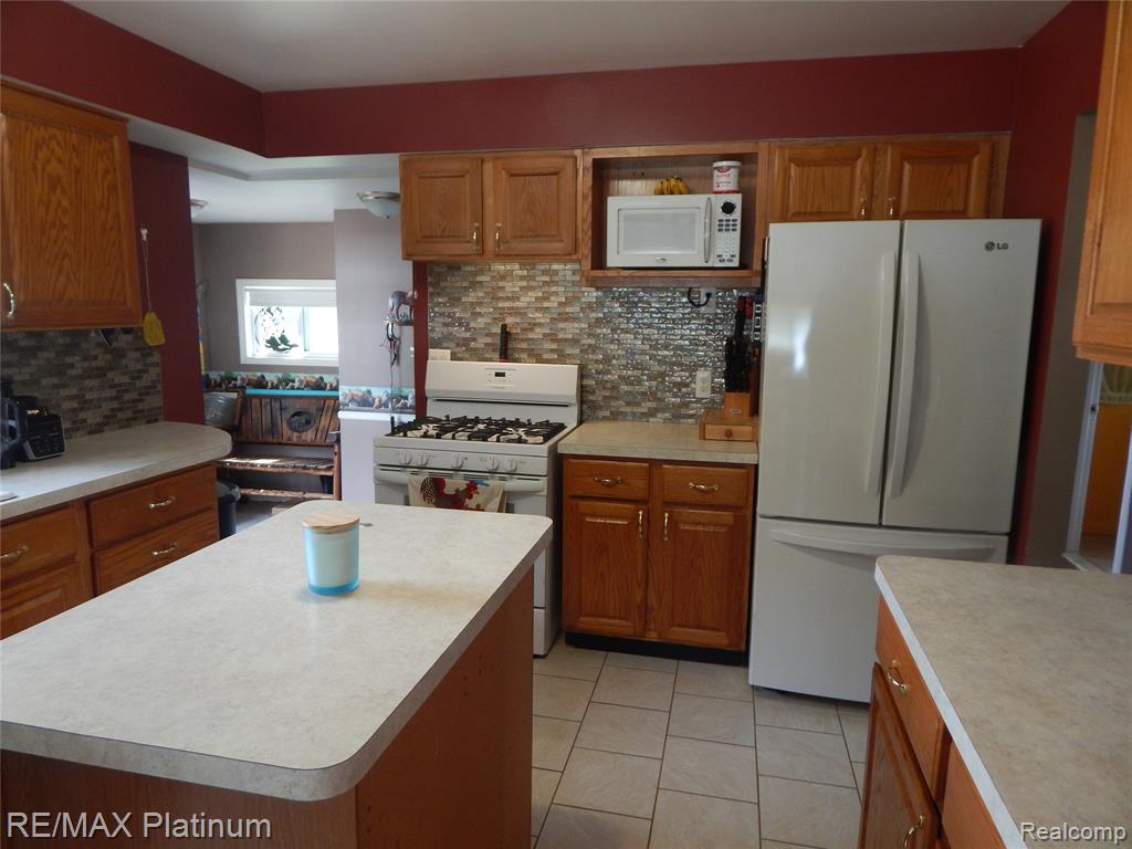 2025 W Rose Center Road, Holly, MI 48442 — Photo 41