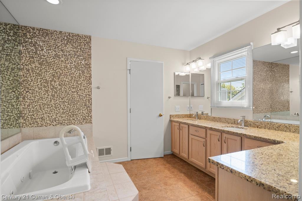 41665 CHARLESTON Lane, Novi, MI 48377 — Photo 36
