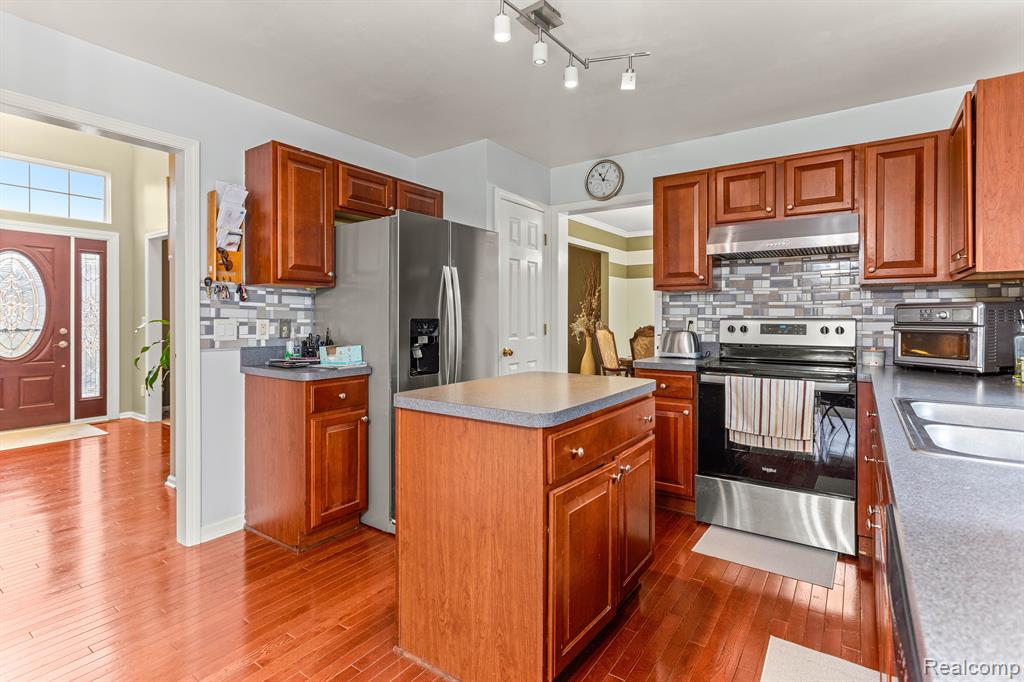 48596 GREENWICH Lane, Canton, MI 48188 — Photo 13