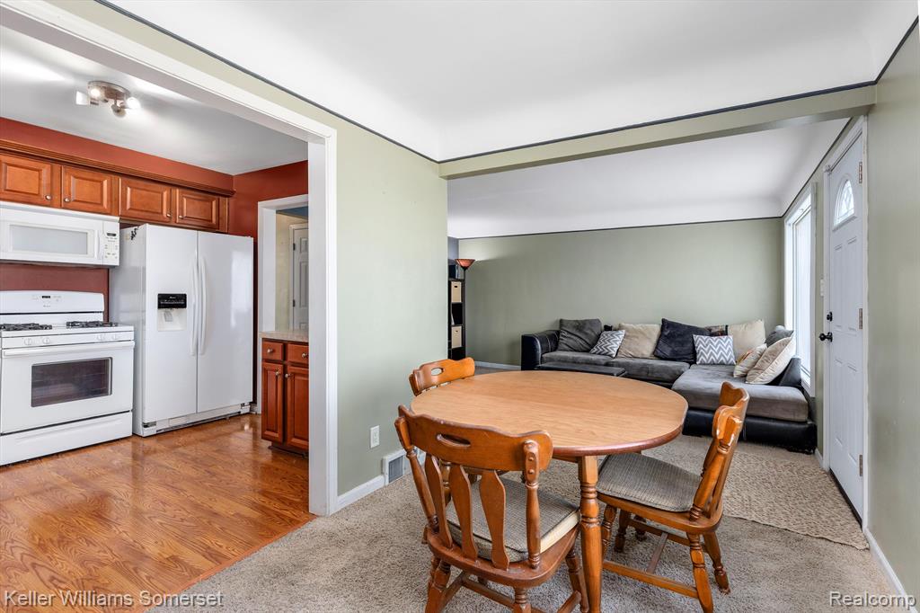 863 MAYFLOWER Avenue, Lincoln Park, MI 48146 — Photo 9