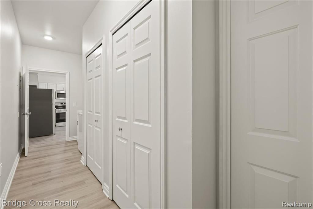 5685 Twin Oaks Drive, Sterling Heights, MI 48314 — Photo 10