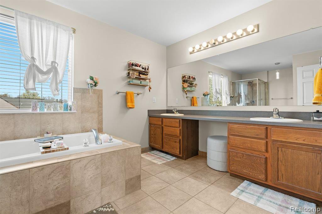469 RIDGEWOOD Drive S, Ortonville, MI 48462 — Photo 29