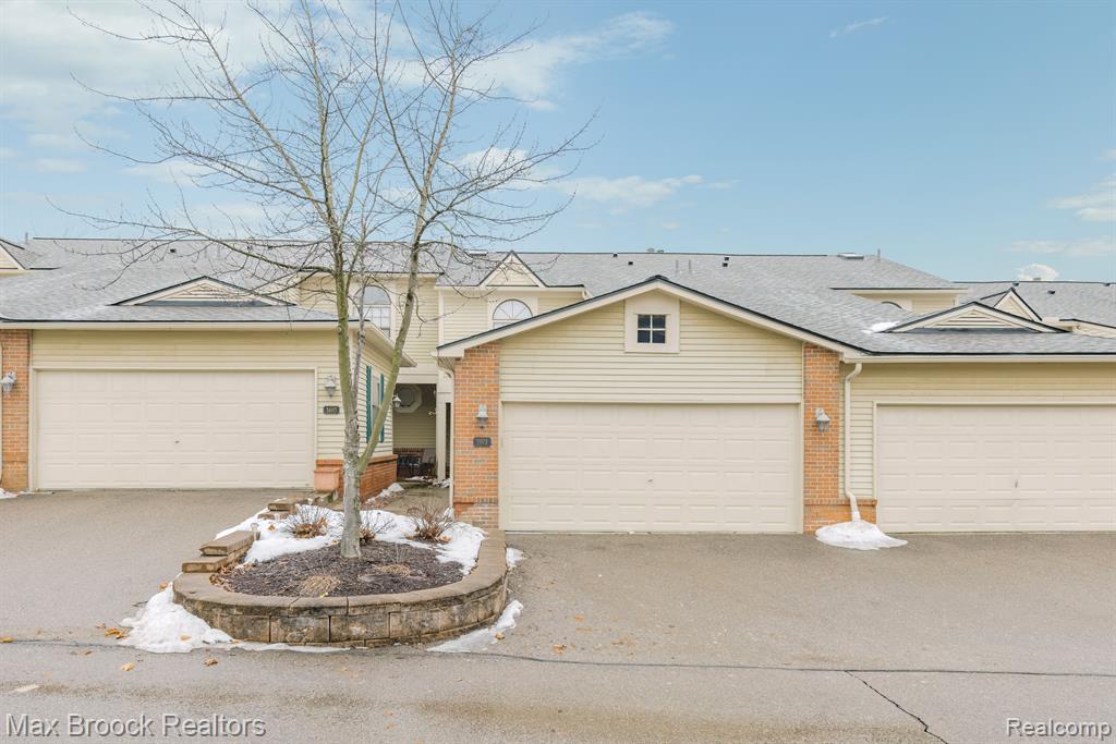5605 DRAKE HOLLOW Drive W, West Bloomfield, MI — Photo 2