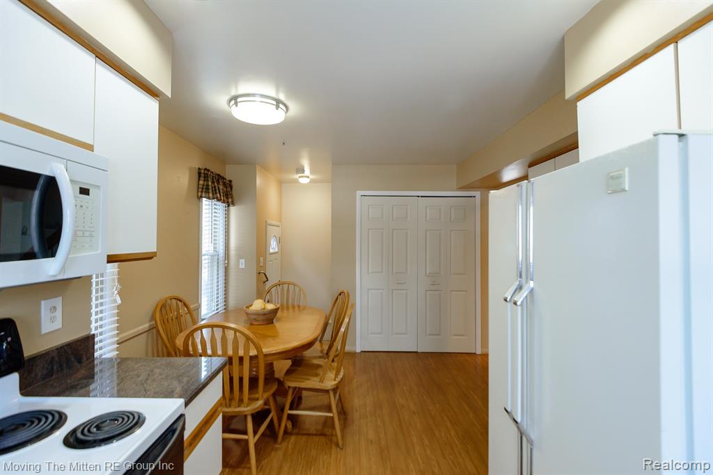 925 N Rosevere Avenue, Dearborn, MI 48128 — Photo 12