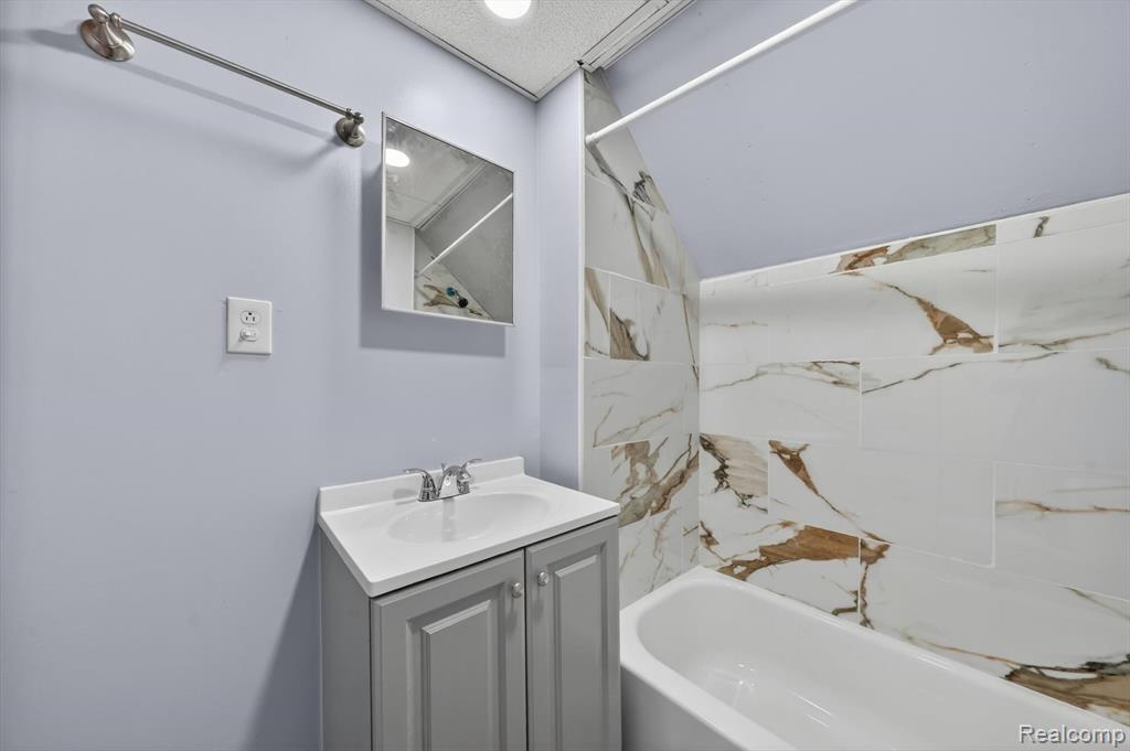 2978 Evaline Street, Hamtramck, MI 48212 — Photo 28