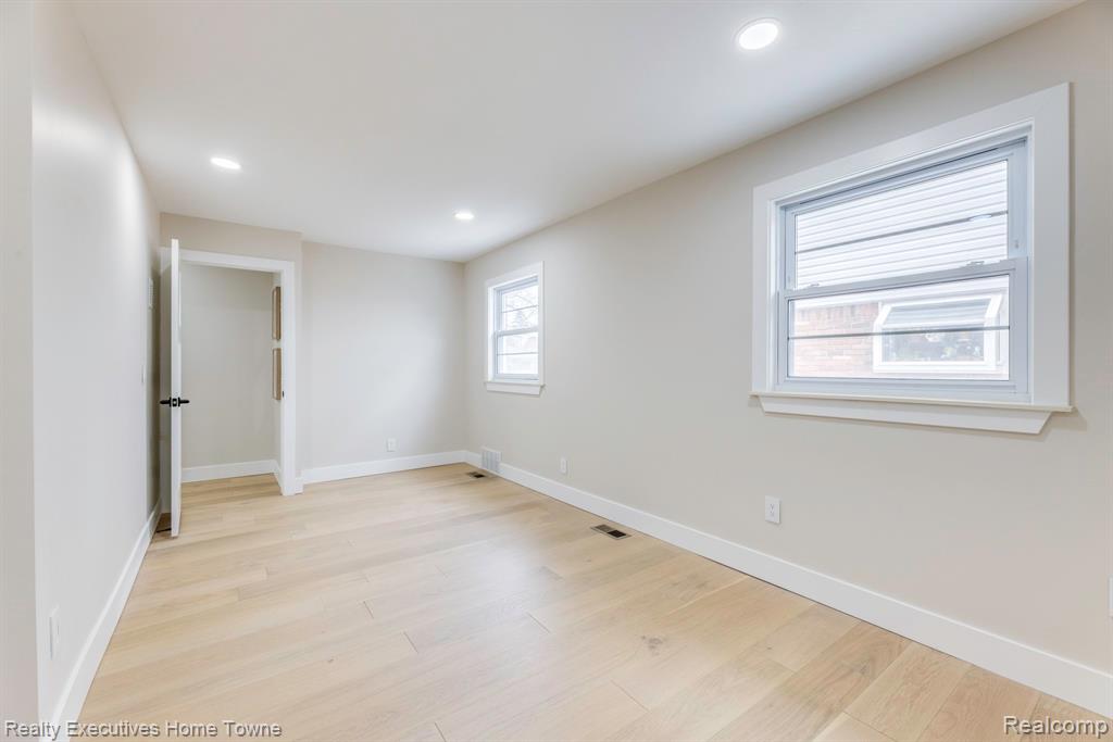 18910 Devonshire Street, Beverly Hills, MI 48025 — Photo 28
