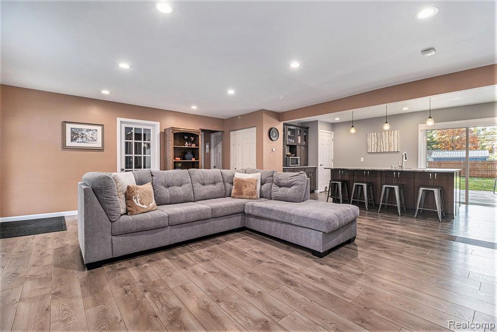 6391 Rowley Boulevard, Waterford, MI 48329 — Photo 4