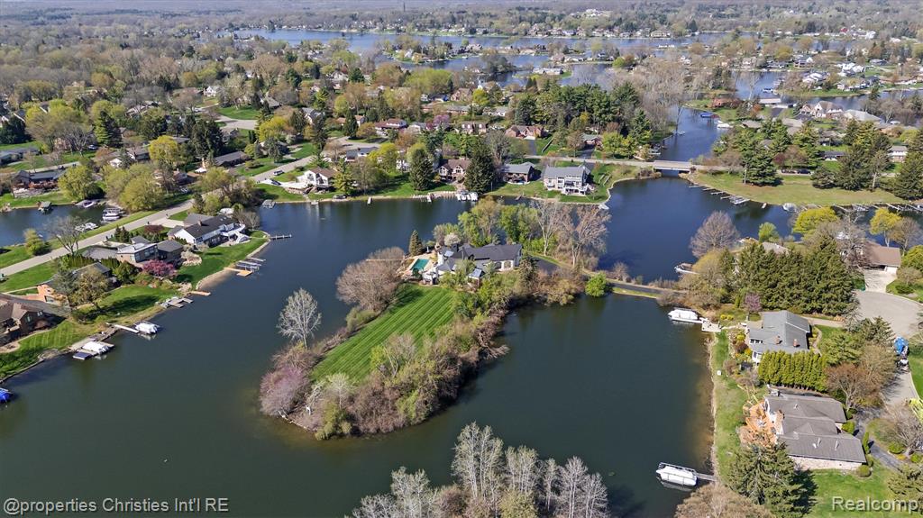 4912 Oakwood Court, Commerce Twp, MI 48382 — Photo 42