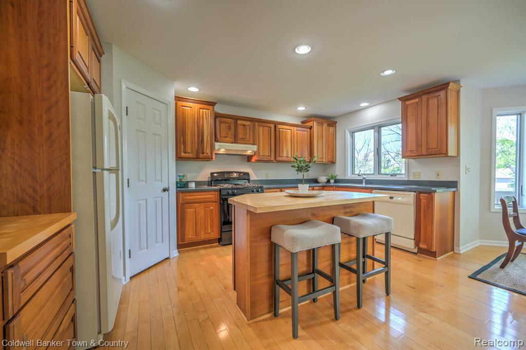 11265 N Shore Drive, Whitmore Lake, MI 48189 — Photo 12