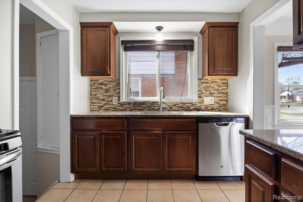 7000 N LAFAYETTE Street, Dearborn Heights, MI 48127 — Photo 12