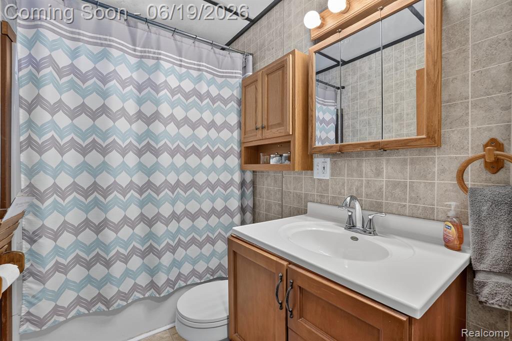 5404 Durwood Drive, Swartz Creek, MI 48473 — Photo 16