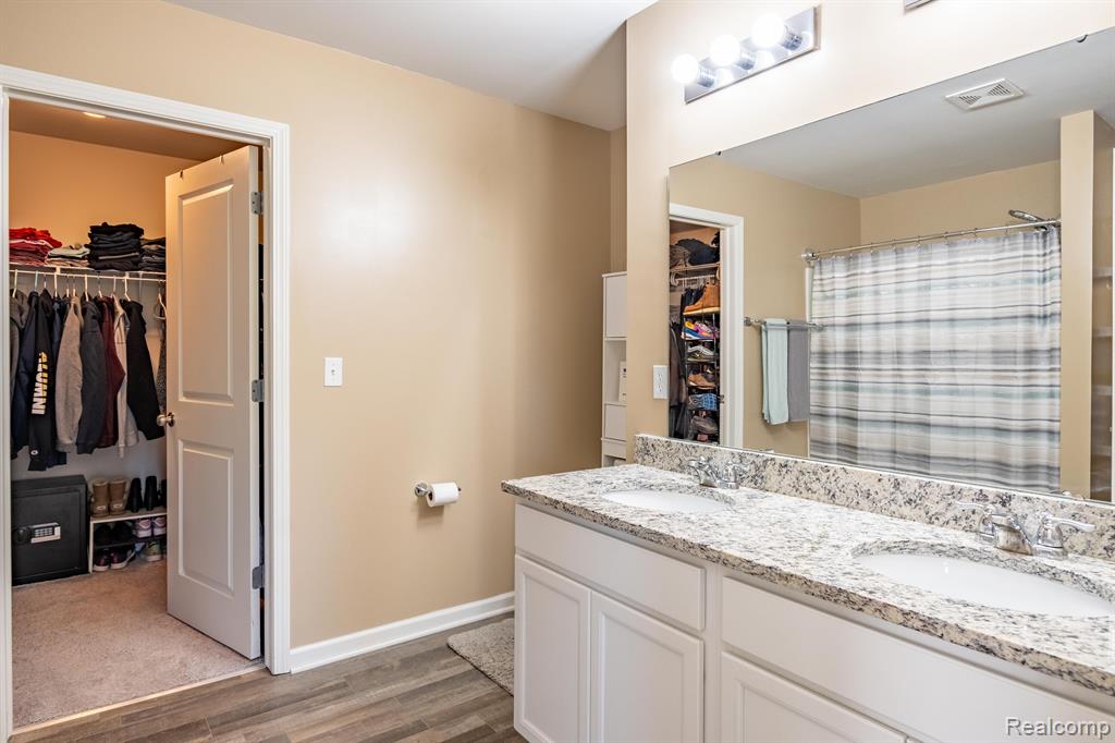 1642 GREENWAY Drive, Ypsilanti, MI 48198 — Photo 36