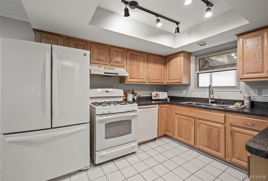 11326 Common Road, Warren, MI 48093 — Photo 16