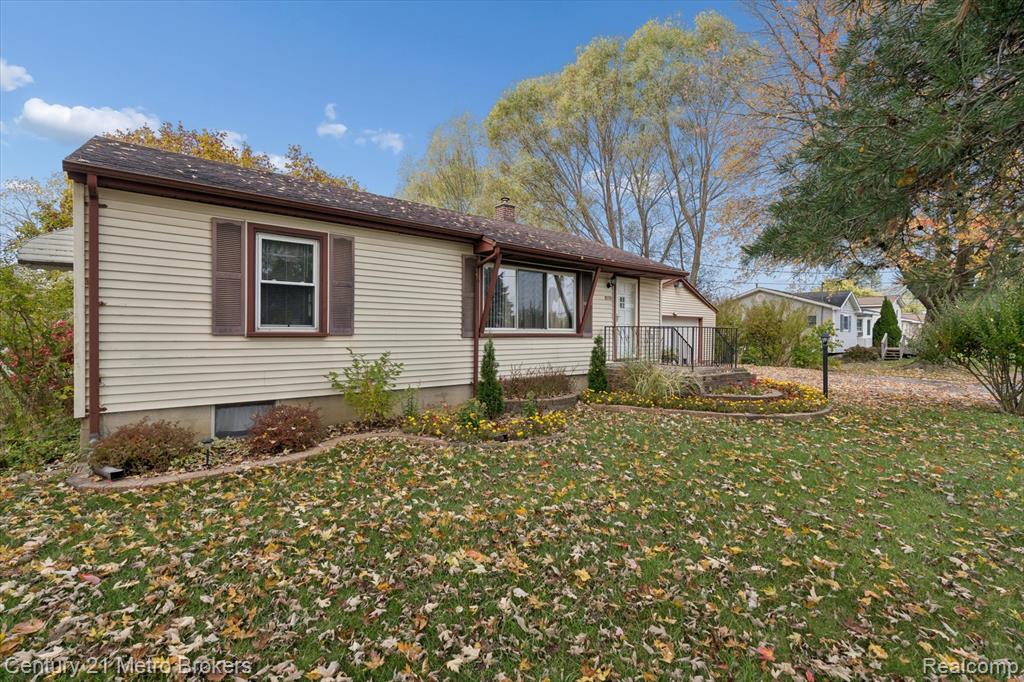 4466 S Center Road, Burton, MI 48519 — Photo 2