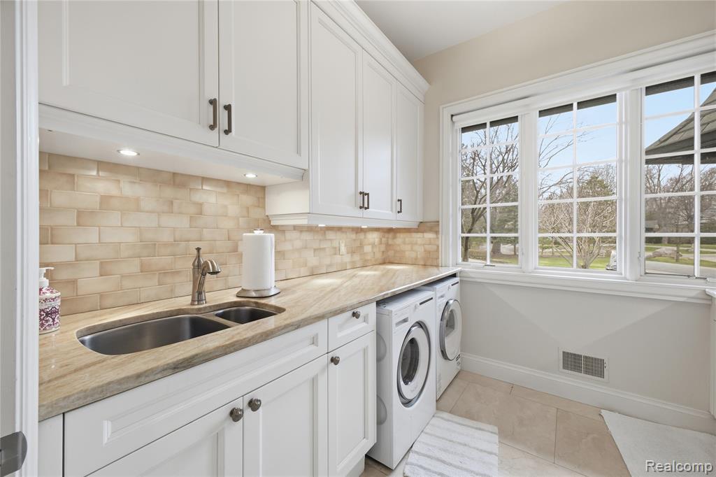 5230 Clarendon Crest Street, Bloomfield Hills, MI 48302 — Photo 14