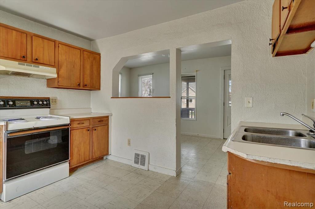 309 12th Street, Port Huron, MI 48060 — Photo 12