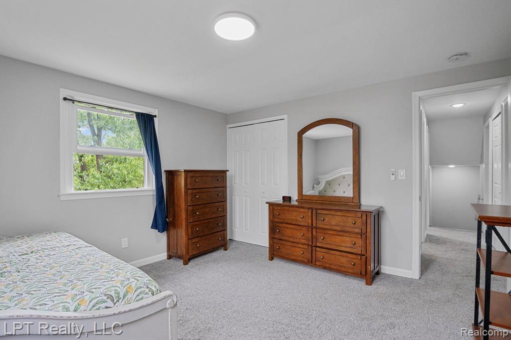 18441 ROSELAND Boulevard, Lathrup Village, MI 48076 — Photo 42