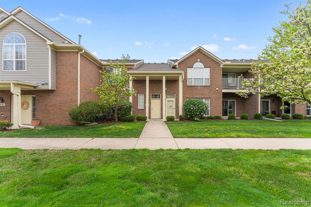 541 MULBERRY Street, Wyandotte, MI 48192 — Photo 4