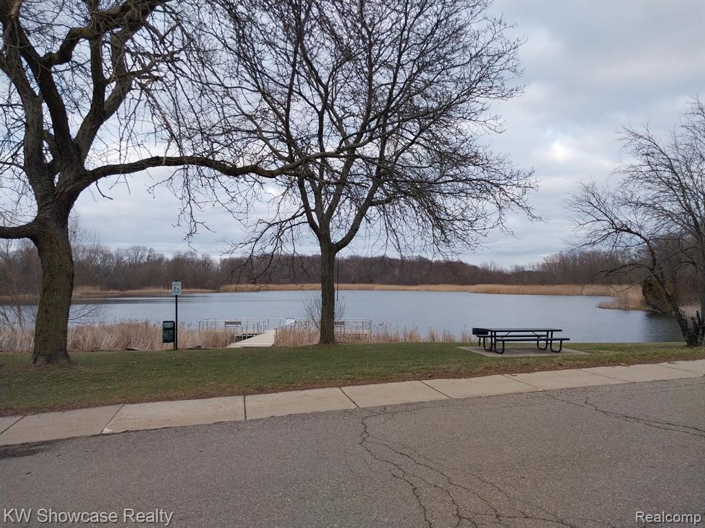 1819 Aldrin Court, Milford, MI 48381 — Photo 17