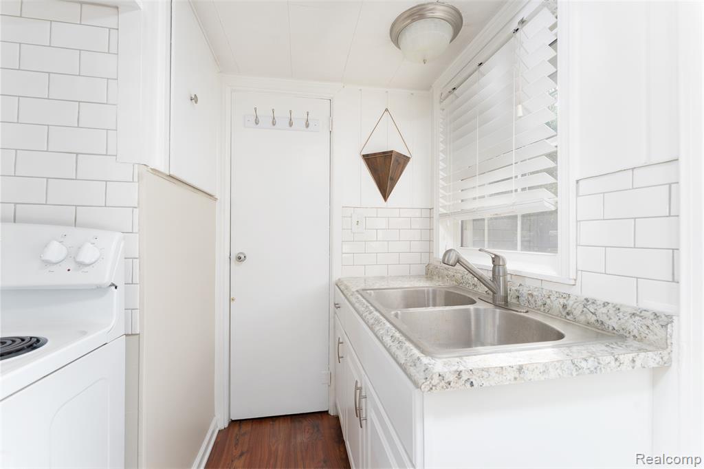 701 MARY Court, Fenton, MI 48430 — Photo 10