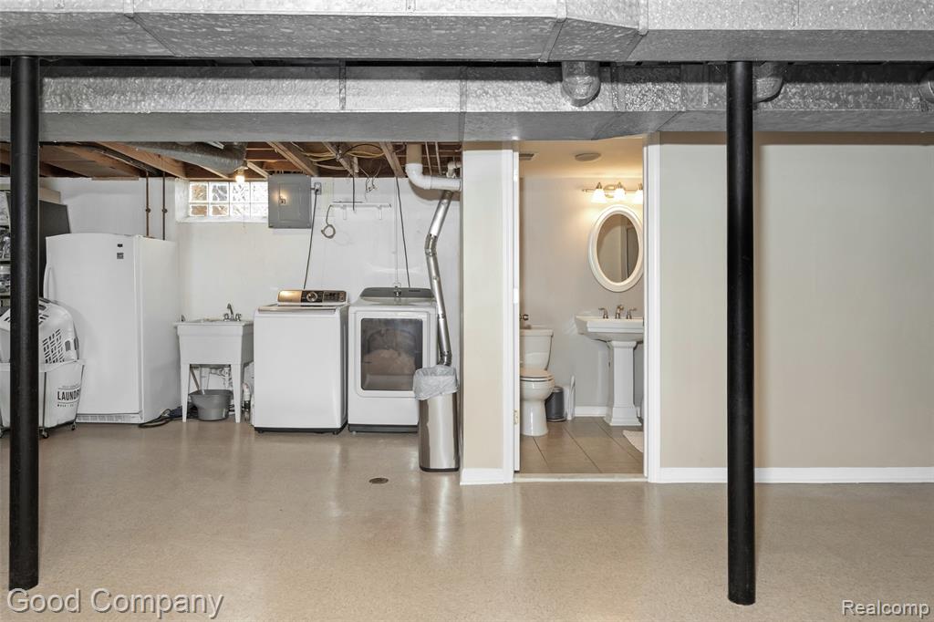 905 Parliament Avenue, Madison Heights, MI 48071 — Photo 20