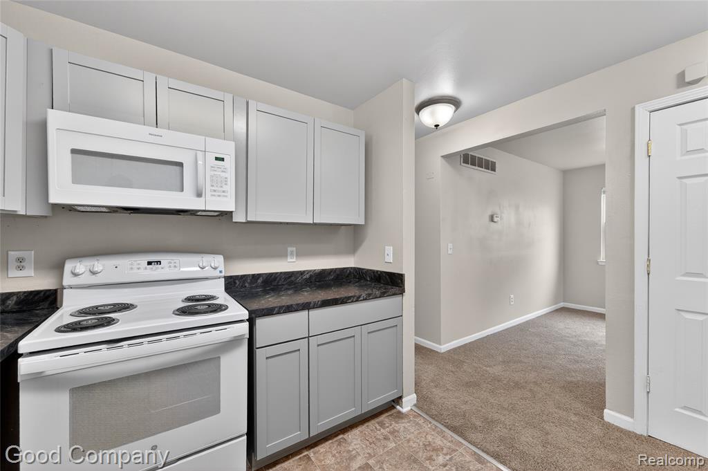 2470 Andrus Street, Hamtramck, MI 48212 — Photo 12