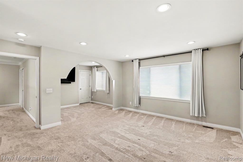 46161 S Manitou Court, Utica, MI 48317 — Photo 12