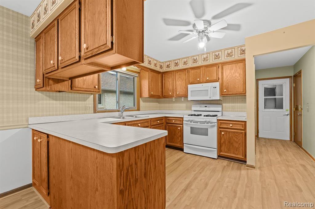 46690 BARBARA Drive, Macomb, MI 48044 — Photo 24