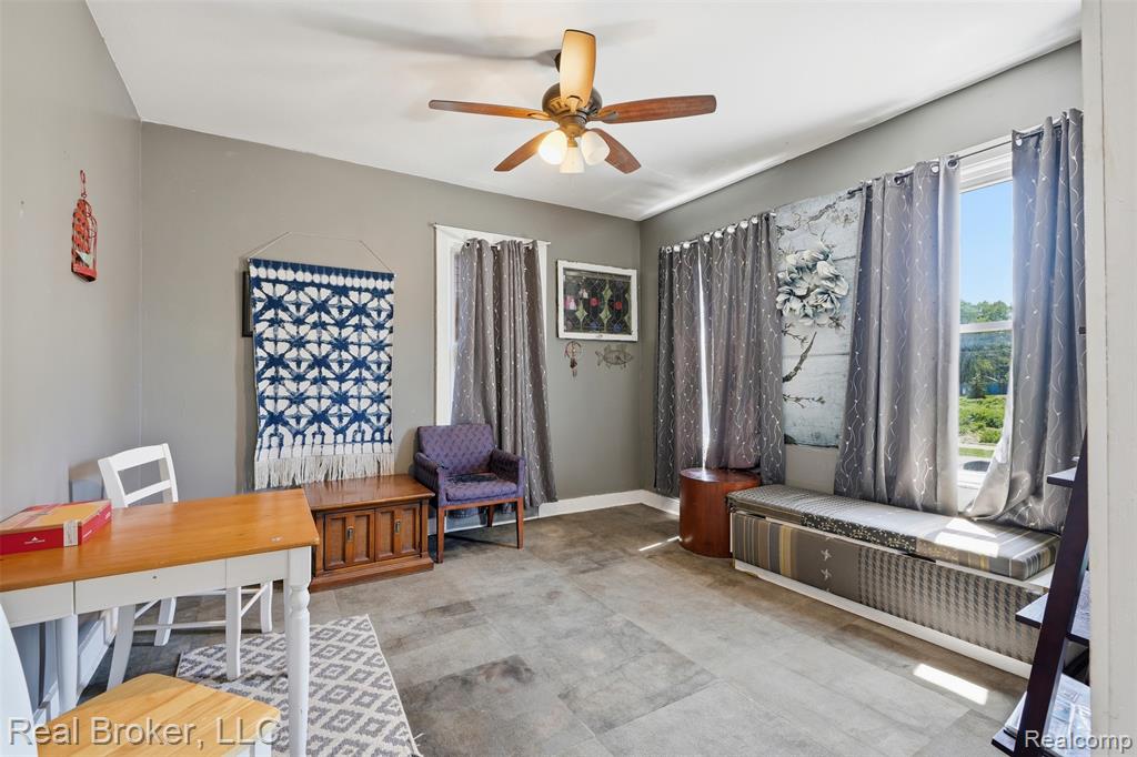 137 Trowbridge Street - Photo 4