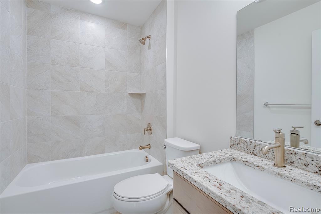 4876 Parkside Lane, Troy, MI 48085 — Photo 20