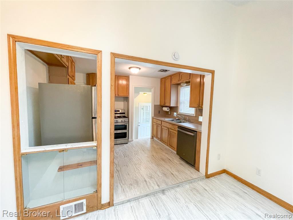 603 Vernier Road, Grosse Pointe Woods, MI 48236 — Photo 3