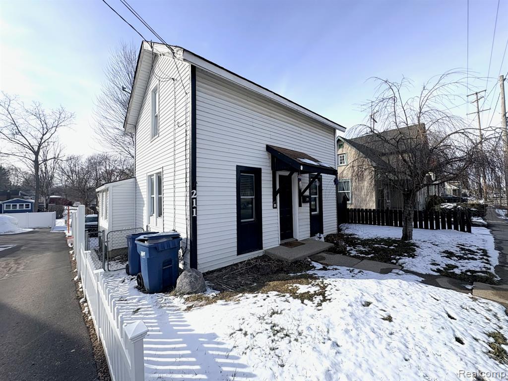 211 N Saginaw Street N, Holly, MI 48442 — Photo 2