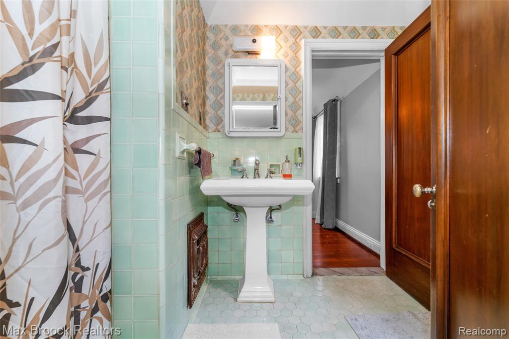 19331 Berkeley Road, Detroit, MI 48221 — Photo 36