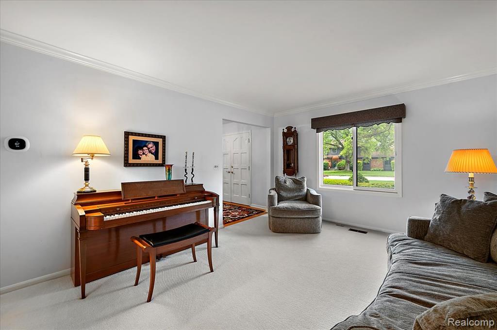 6153 Kiev Street, West Bloomfield, MI 48324 — Photo 10