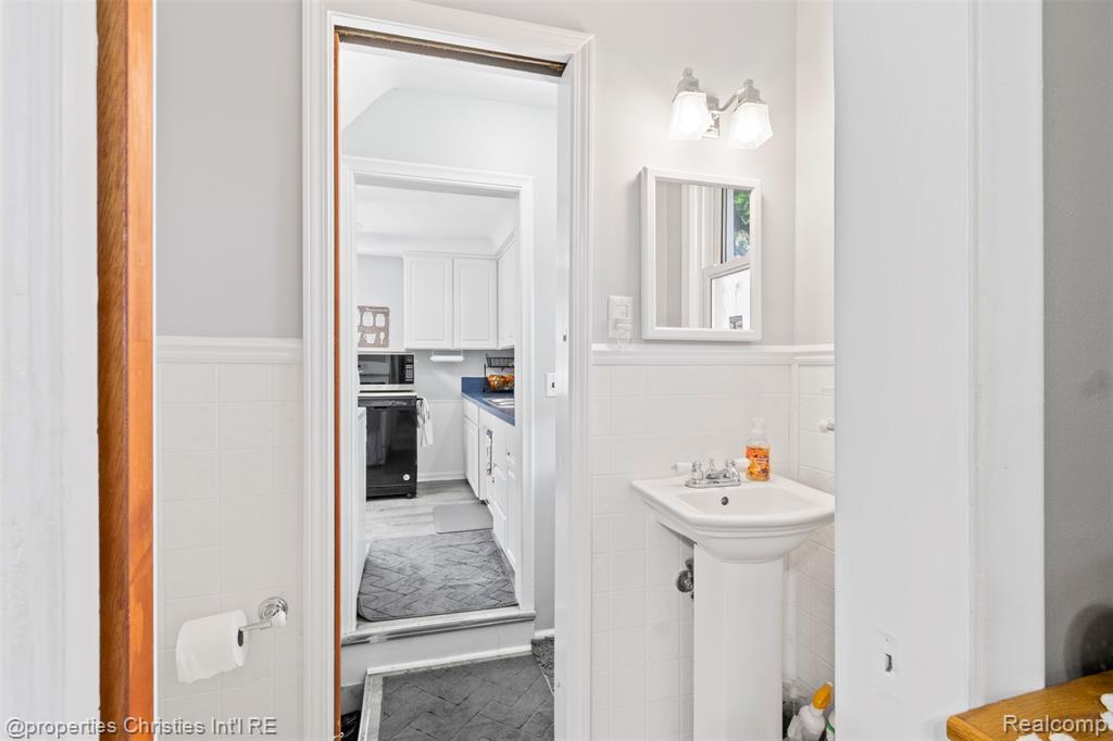 6561 Hawthorne Street, Garden City, MI — Photo 11