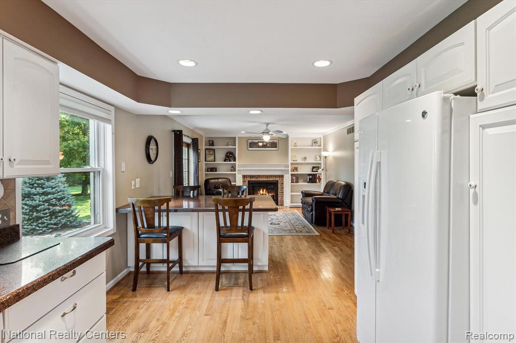 42372 COTSWOLD Court, Northville, MI 48168 — Photo 11