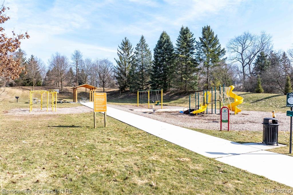 815 AMBERWOOD Street, Auburn Hills, MI 48326 — Photo 45