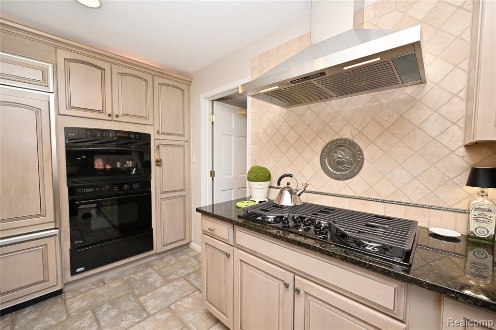4655 Walnut Lake Road, Bloomfield Hills, MI 48301 — Photo 8